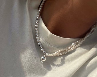 Collier Twisted Pearl Silver, collier de perles d’hématite à deux brins, collier de perles de mariage moderne, collier de déclaration de perles d’argent