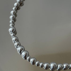 collier de perles dhématite de forme ronde, grand collier de perles dargent, collier de perles unisexe hématite, collier de perles dargent de déclaration image 7