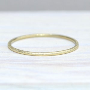 Schmaler 1mm Basic Ring aus 585er Gelbgold