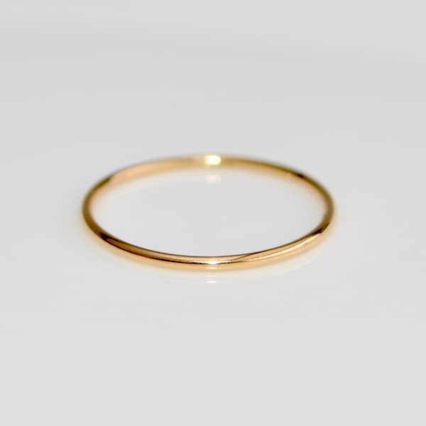 Schmaler 1mm Basic Ring aus 750er Gelbgold