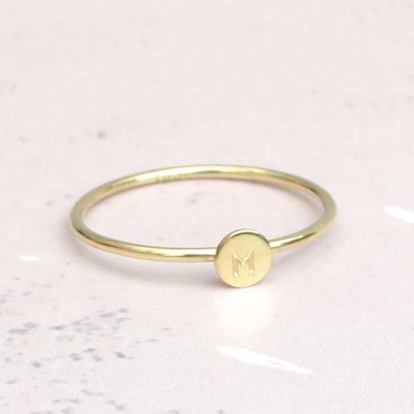 Zarter Ring DOT aus 585er Gelbgold + Initiale