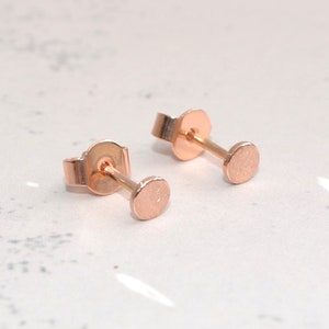 Kleine 4mm Ohrstecker aus 585er Roségold image 1