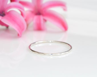 Zarter Ring 1mm aus 925er Silber