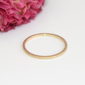 Eckiger 1mm Ring aus 333er Gelbgold