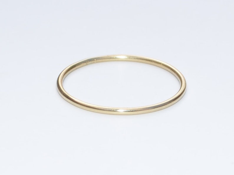Schmaler 1mm Basic Ring aus 333er Gelbgold SonneSieben Bild 3