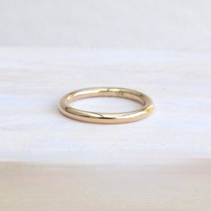 2mm Ring aus 333er Gelbgold, matt oder poliert image 5