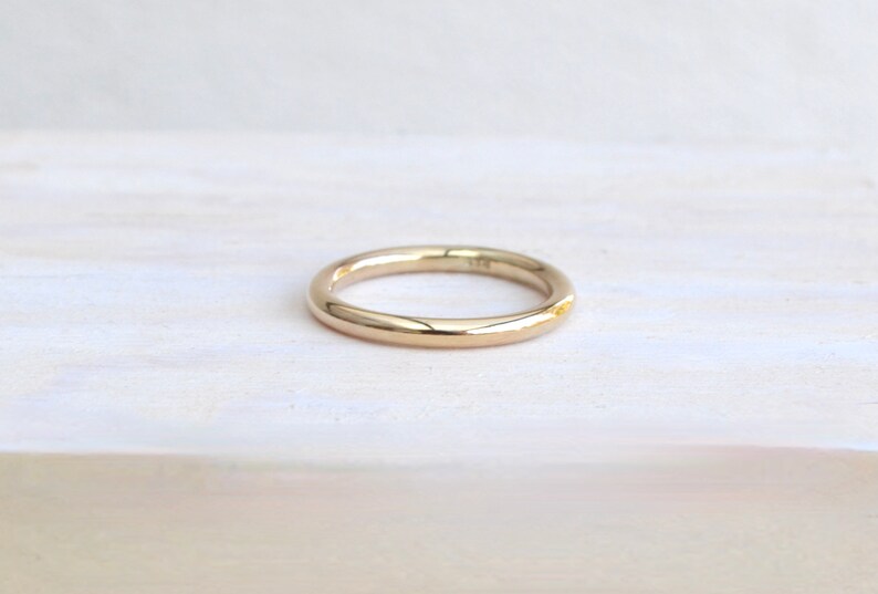 2mm Ring aus 333er Gelbgold, matt oder poliert image 5