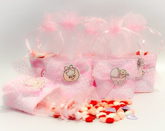 Kleine roze stoffen manden voor babyshower, babyshowergunsten, babystrooisel, babyshowercadeaus, babyshowerideeën en decoratie