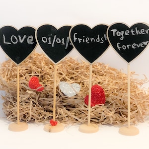 Herzförmige Tafel aus Holz, mit einer Basis, Herz-Tafel, Hochzeitstischnummern, Hochzeitsbuffet-Zeichen, Partydekoration
