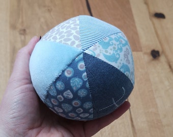 Babyball mit Glöckchen blau beige hellblau