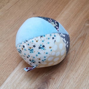 Boule avec cloche fleurie bleue image 3