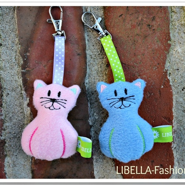 Cat pendant embroidery file ITH 10x10 bag pendant Taschenbaumler instructions in German