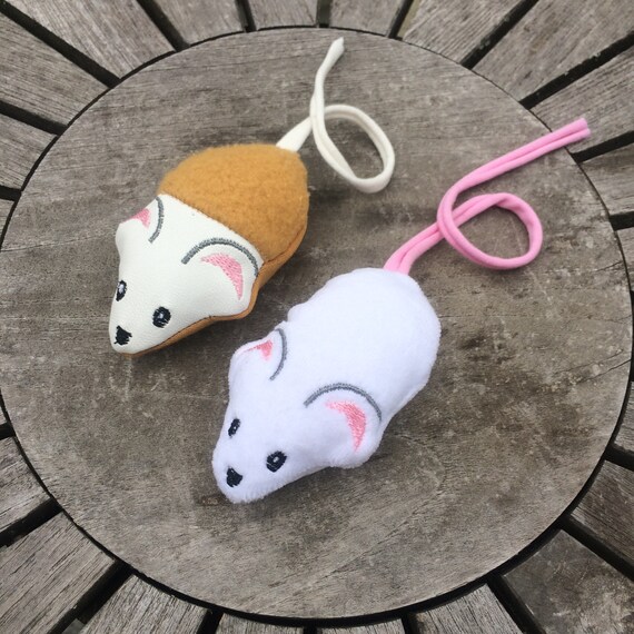 Maus Stickdatei ITH 10x10 Katzenspielzeug Haustierbedarf Stoffmaus Tierspielzeug Anleitung in deutscher Sprache