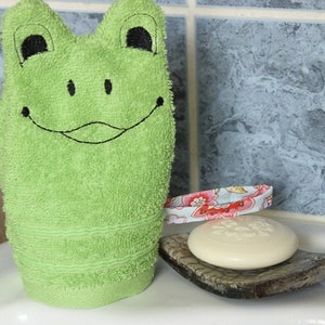 Frog washcloth embroidery file ITH 13x18 frog pond garden children&#39;s washcloth wash mitt instructions in German