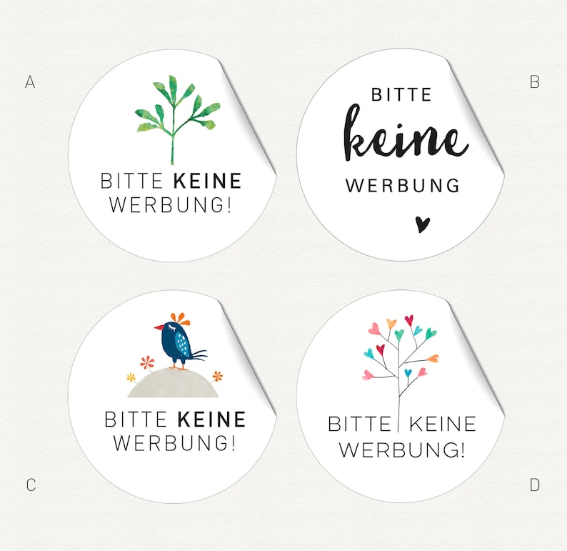 K&ouml;nnte beinhalten: Vier runde Aufkleber mit wei&szlig;em Hintergrund und einem farbenfrohen Design. Jeder Aufkleber tr&auml;gt den Text "Bitte keine Werbung!" Die Designs beinhalten eine gr&uuml;ne Pflanze, einen blauen Vogel, einen Baum mit rosa und roten Herzen und das Wort "keine" in Schwarz.
