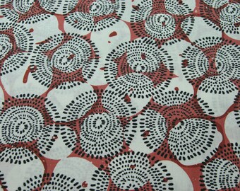 Beschichtete Baumwolle - Graphisches Muster auf Rost 50 x 145 cm
