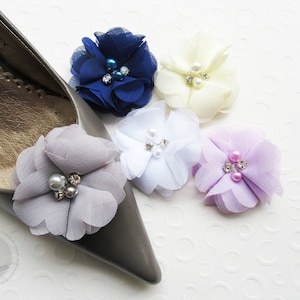 Schuhclips ca. 5 cm Chiffonblüte mit Perlen und Strass Farbwahl: marine, schneeweiß, creme, flieder, grau image 1