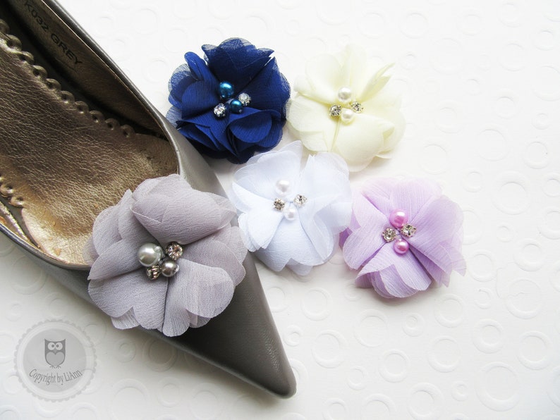 Schuhclips ca. 5 cm Chiffonblüte mit Perlen und Strass Farbwahl: marine, schneeweiß, creme, flieder, grau image 1