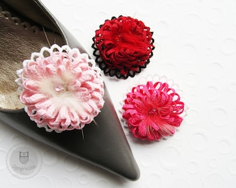 Schuhclips ca. 5 cm - Blüte mit Strassperle und Kunstfell auf Spitze in rosa-creme, rot-schwarz oder pink