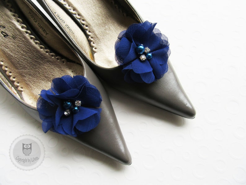 Schuhclips ca. 5 cm Chiffonblüte mit Perlen und Strass Farbwahl: marine, schneeweiß, creme, flieder, grau Blue