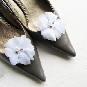 Schuhclips ca. 5 cm Chiffonblüte mit Perlen und Strass Farbwahl: marine, schneeweiß, creme, flieder, grau White