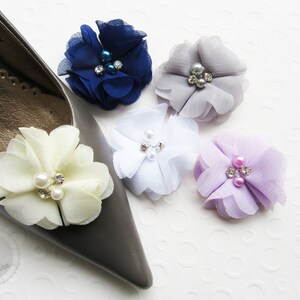 Schuhclips ca. 5 cm Chiffonblüte mit Perlen und Strass Farbwahl: marine, schneeweiß, creme, flieder, grau image 3