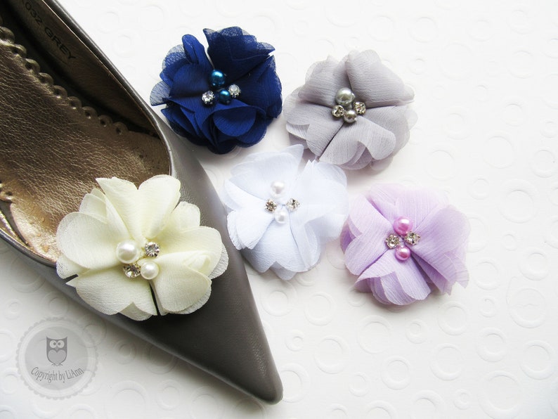 Schuhclips ca. 5 cm Chiffonblüte mit Perlen und Strass Farbwahl: marine, schneeweiß, creme, flieder, grau image 3