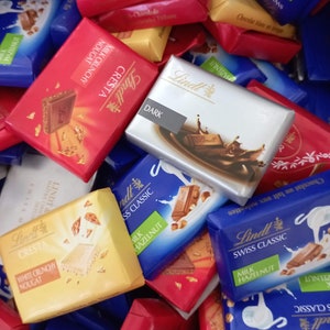 Chocolate bars in different sizes 32 Lindt 6 Sorten