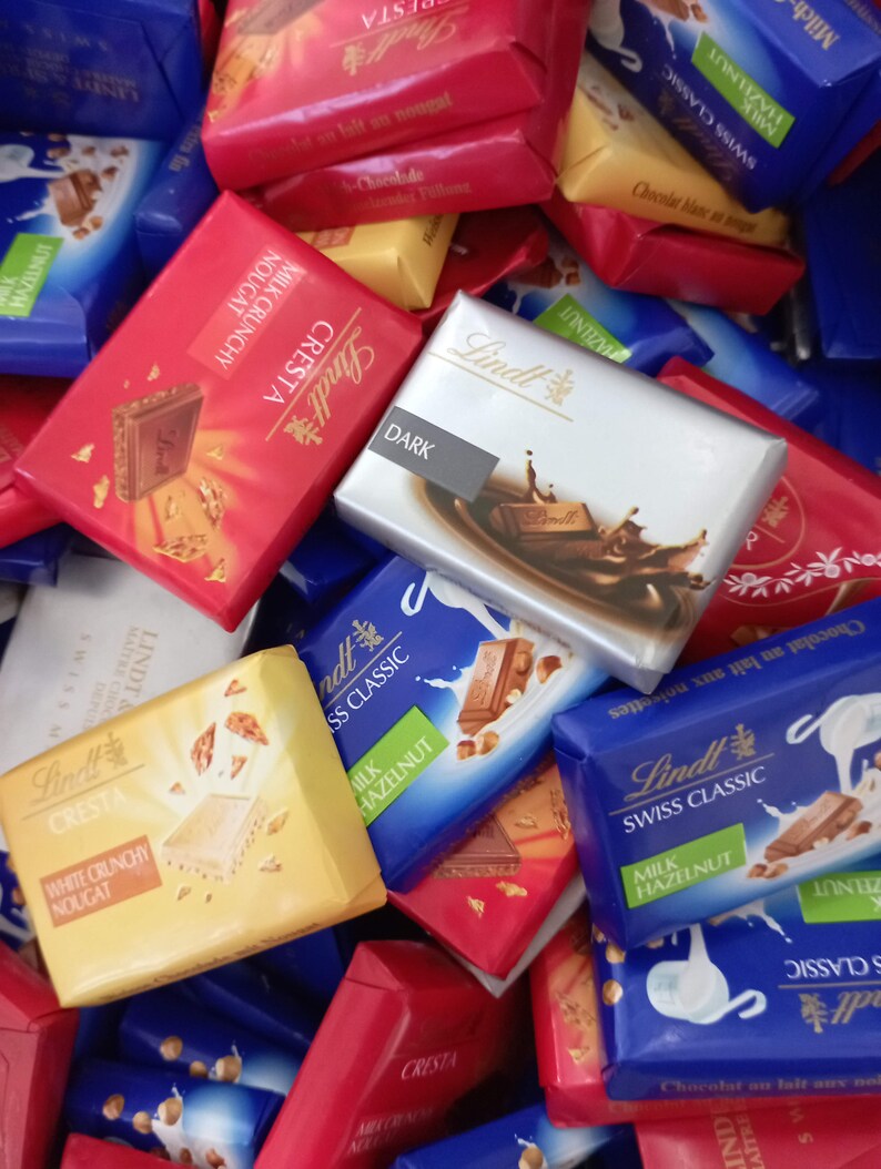 Chocolate bars in different sizes 32 Lindt 6 Sorten