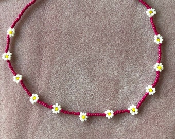 Tour de cou marguerite noir rose / collier de perles / tour de cou perlé à la main / collier marguerite / tour de cou fleur / collier fleur jaune blanc rose