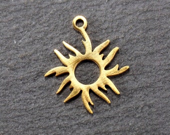 1 kleiner Sonnen Anhänger Edelstahl ionenvergoldet Tribal Sommer Natur Surfen Urlaub Strand Meer Ferien Boho Hippie Lebensfreude, 11071