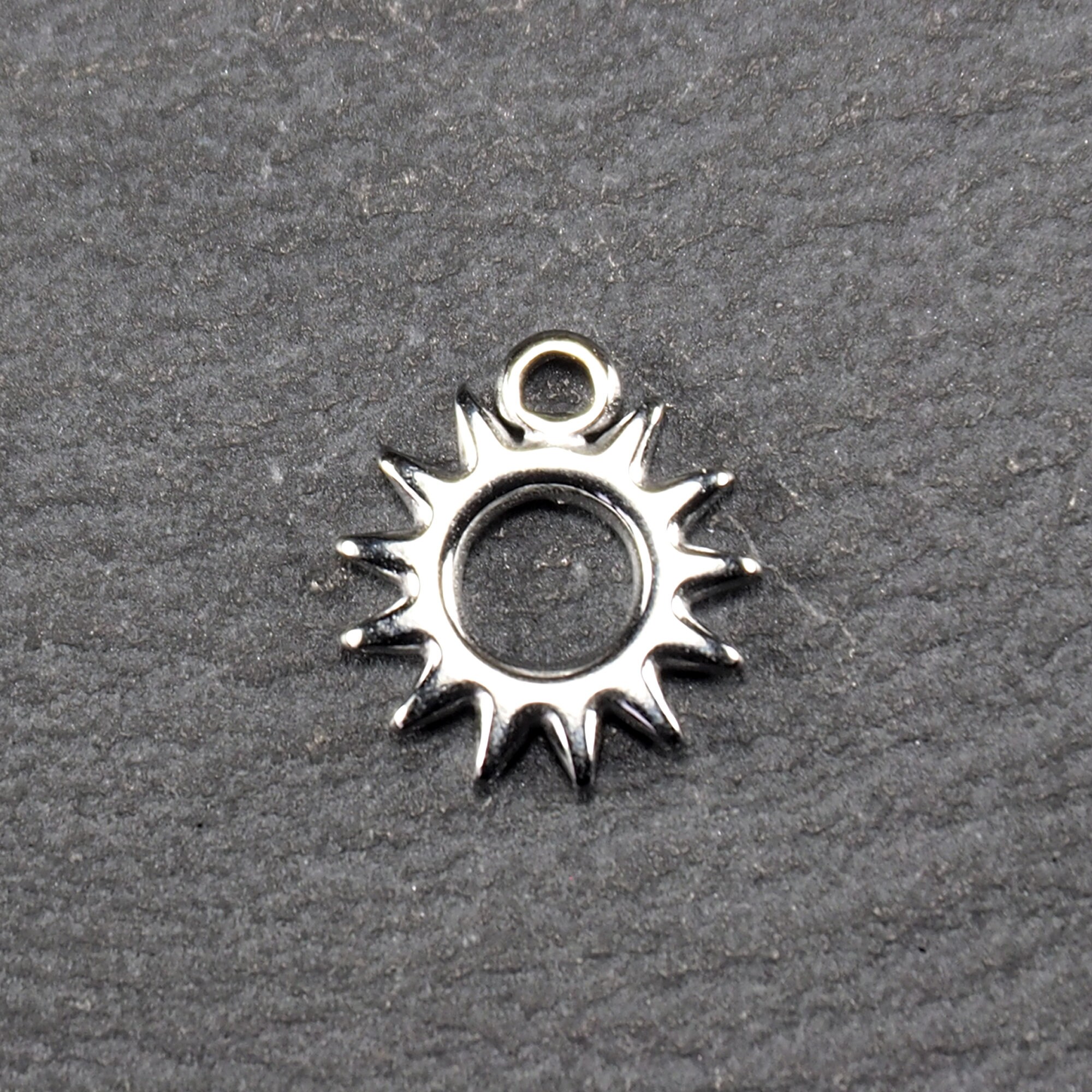 1 small sun pendant surgical stainless steel hypoallergenic summer nature surfing holiday beach vacation sea boho hippie joie de vivre, 11087