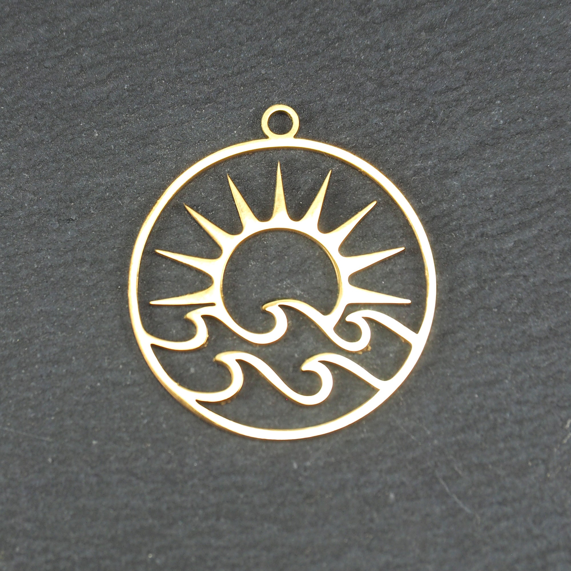 1 sun and sea pendant surgical stainless steel ion-gold plated summer nature surfing holiday beach vacation boho hippie joie de vivre, 11090