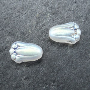 2 Bohemian glass beads, floral, 10568