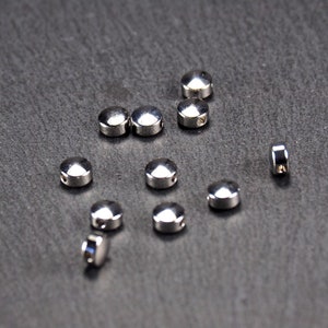 4 flat round beads, rhodium-plated brass, 10989
