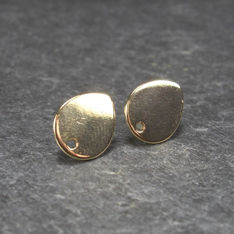 1 pair of ear studs for pendants, teardrop-shaped, brass, 24 K gold plated, 10839 image 1