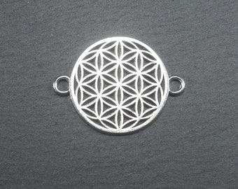 Puede incluir: Encanto de plata con un diseño de flor de la vida. El encanto tiene dos bucles para sujetarlo a un collar o pulsera.