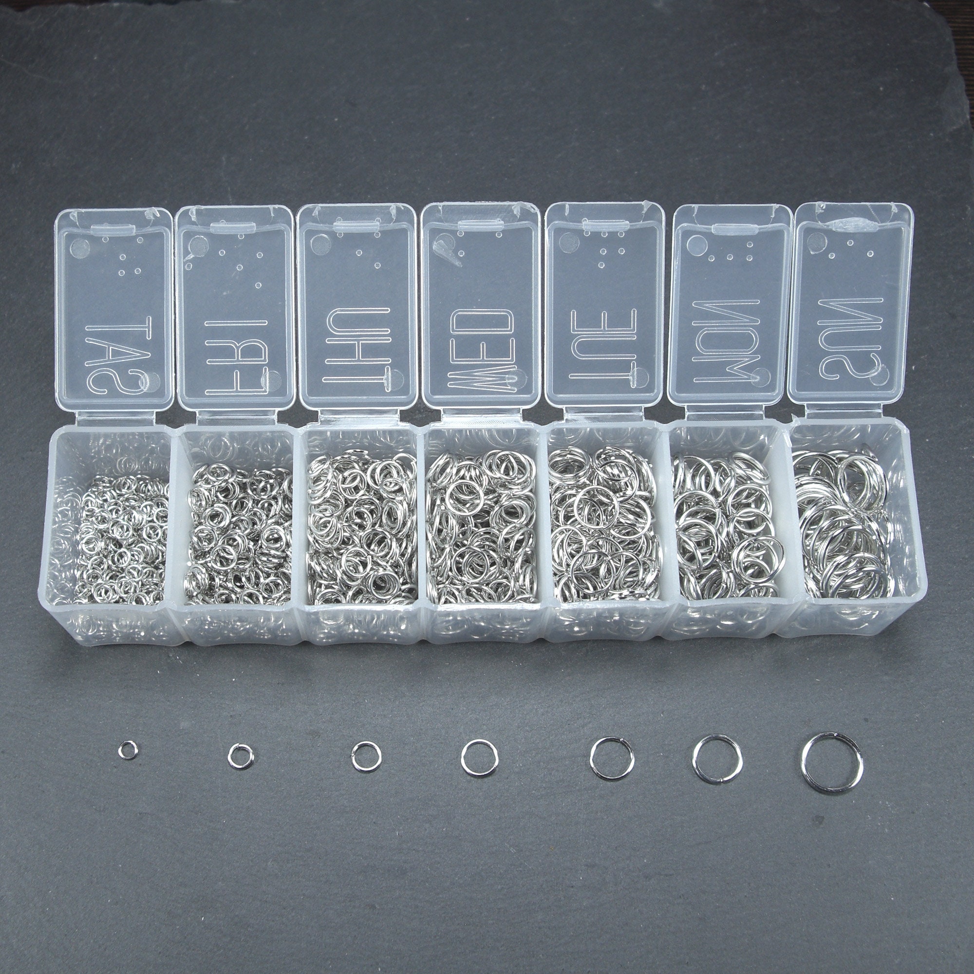 Findings Jewelry & Beauty 1 set of binding rings in a sorting box ...
