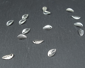 25 small leaf pendants, brass, silver, 10003