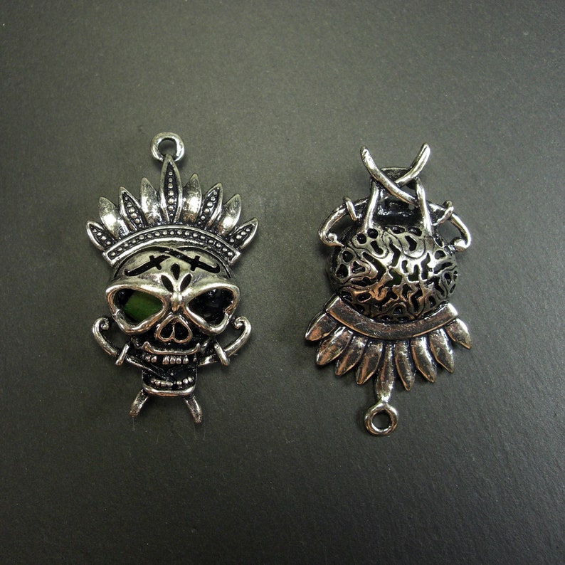 pendant antique silver skull three-dimensional skull 1 dirty laughing pirate captain skull