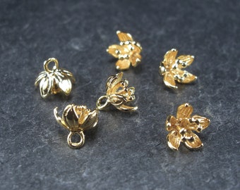 2 flower pendants, 24 carat gold plated, 10341