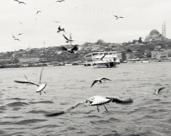 Fotografie „Am Goldenen Horn“ in Istanbul, Fineartprint, schwarzweiß mit Sepia-Effekt, 20 x 20 cm, Fotogeschenk