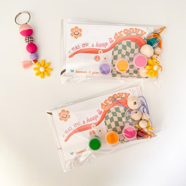 Retro Daisy Favor DIY Kids Keychain Kit | Groovy 70s Kids Birthday Party | Retro Modern Hippie Party Favor Activity