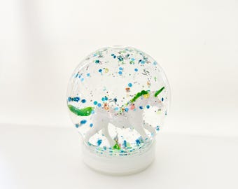 SYXLS Boule à Neige en Château Cristal, Chute de Neige Manuelle, Décoration de Bureau, pour Filles, Enfants, Petites-Filles, Bébés, Cadeau d' anniversaire de Noël