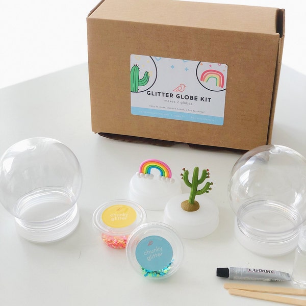 Kit DIY de boules à neige en plastique. Activité artisanale de globe d'eau incassable pour enfants. Cadeau d'activité boules à neige pour enfants