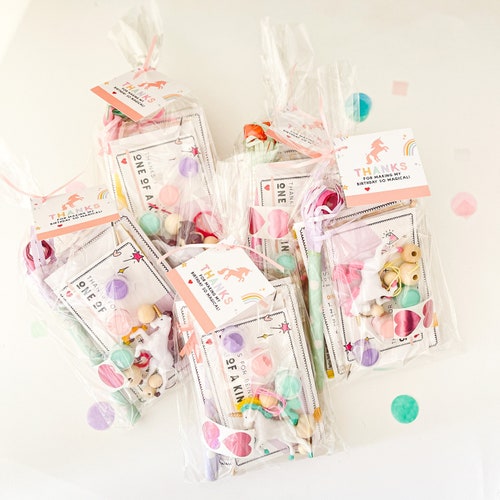 Bolsas de regalo para fiesta de cumpleaños de unicornio / Kits de manualidades para niños, pegatinas, llavero