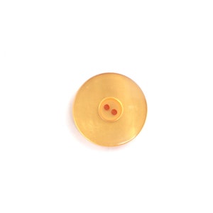 Mother of pearl look button ~ mandarin ~ 2-hole diameter 22 mm ~ buttons