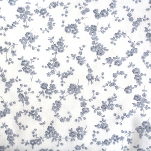 50 x 150 cm remaining piece of cotton fabric Ökotex ~ light blue flower dance ~ Florencia Flowers Millefleurs Flowers series
