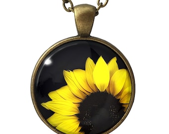 SUNFLOWER Necklace, Spring flowers Pendant, Gift for girlfriend