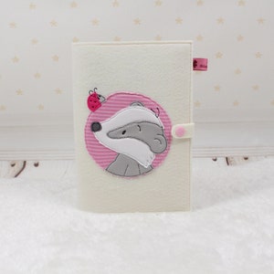 U-Hefthülle "kleiner Dachs", personalisierte Untersuchungshefthülle, Geschenk, Geburt